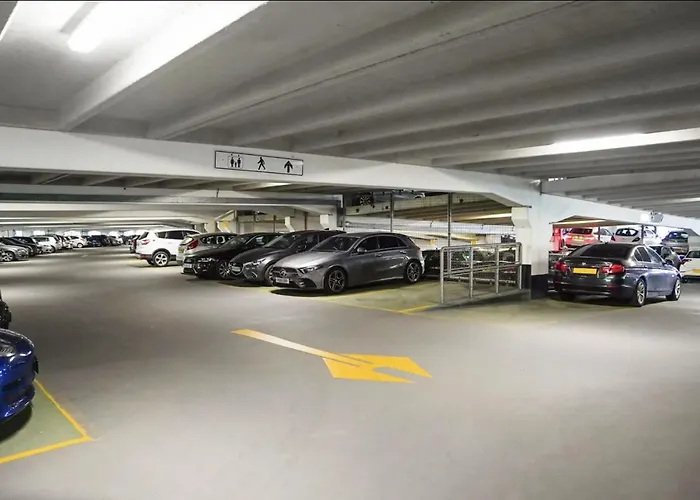 Deluxe City Modern Apt&Free Parking No Balcony